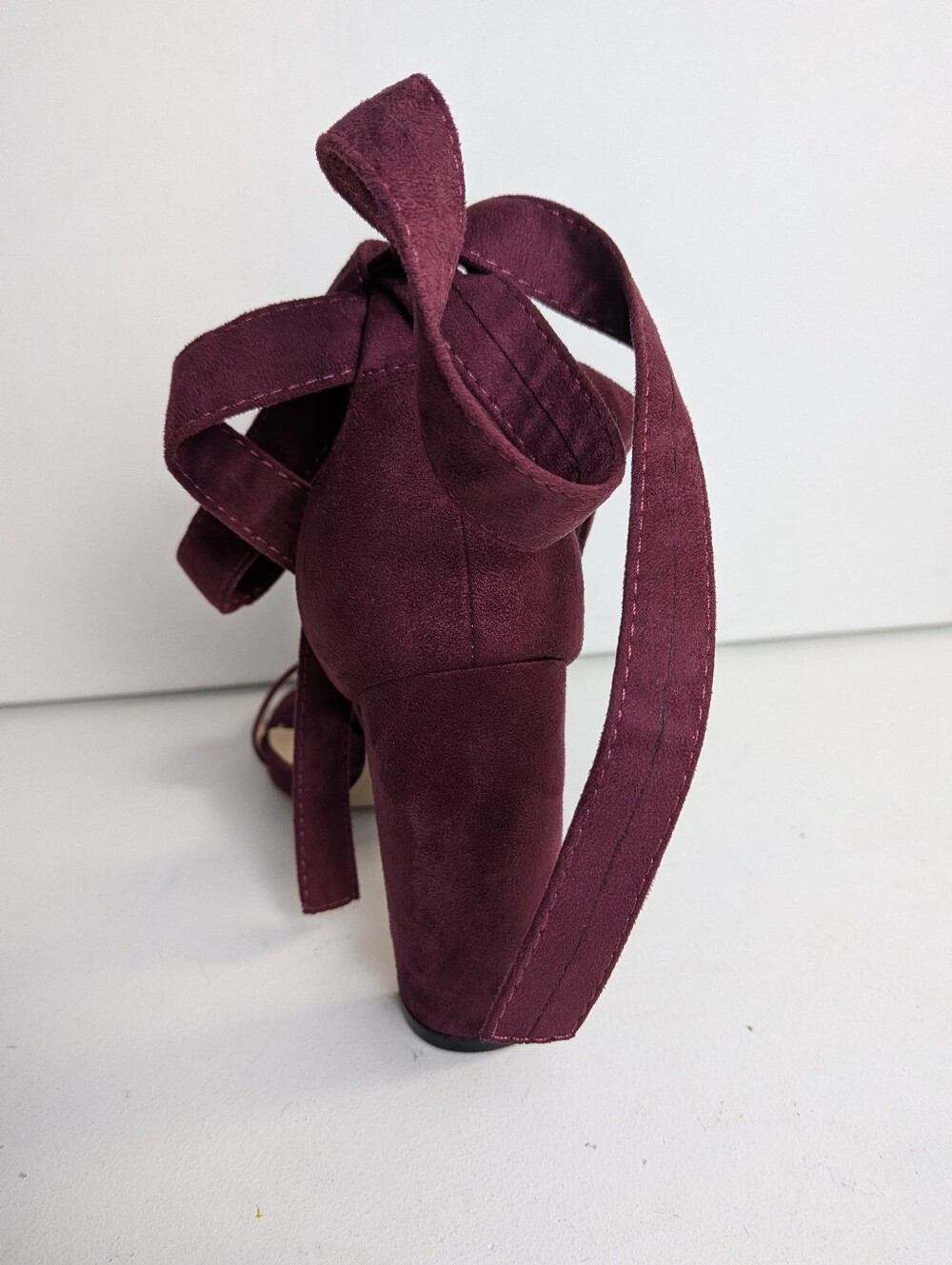Women’s Burgundy Faux Suede Ankle Strappy Peep Toe block heel Sandals Sz 8 EUC - Picture 2 of 9